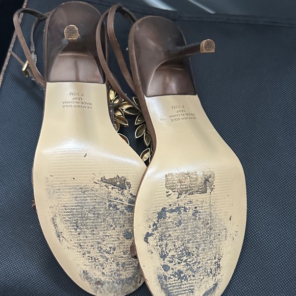Valerie Stevens Tan Sandals with Gold Leaf Design - Picture 4 of 6